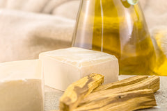 EXKLUSIV: Olivenölseife mit Sandelholz-Öl