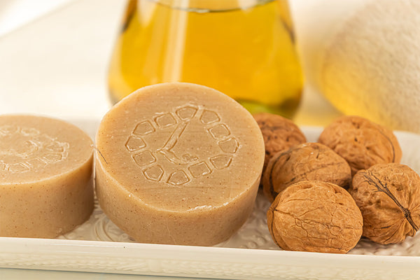 EDEL: Wallnuss- & Olivenölseife